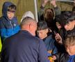 Laurențiu Reghecampf, autografe și poze cu fanii după derby-ul cu Rapid