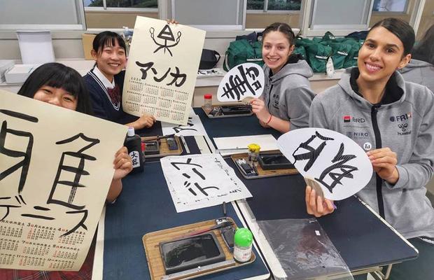 5 zile până la startul Mondialului » FOTO „Tricolorele” au vizitat o școală japoneză