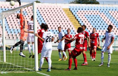 Emoții înainte de Gloria Buzău - FCSB: trei jucători au coronavirus