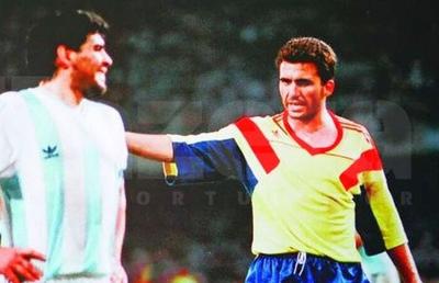 „Maradona din Carpați”, șocat de vestea morții lui Diego Maradona » Gică Hagi: „Simt o tristețe fără margini la moartea unui geniu”