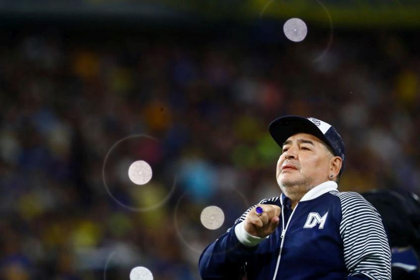 Diego Maradona, unul dintre cei mai mari fotbaliști din istoria fotbalului, s-a stins astăzi din viața, la 60 de ani.
