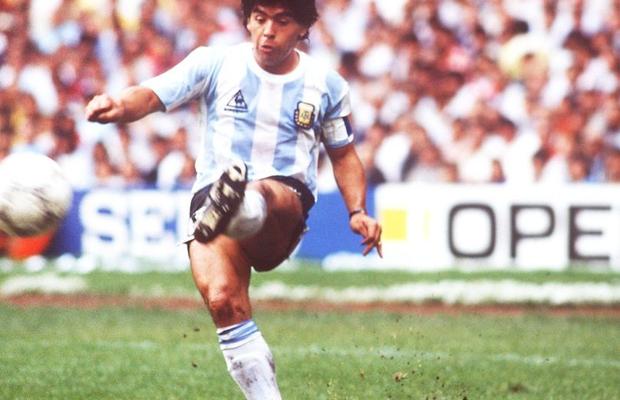 Cristian Geambașu deplânge dispariția lui Maradona: „Ne despărțim de o lume. Diego este mereu acolo. Mic, îndesat, drăcos, obraznic. Unic”