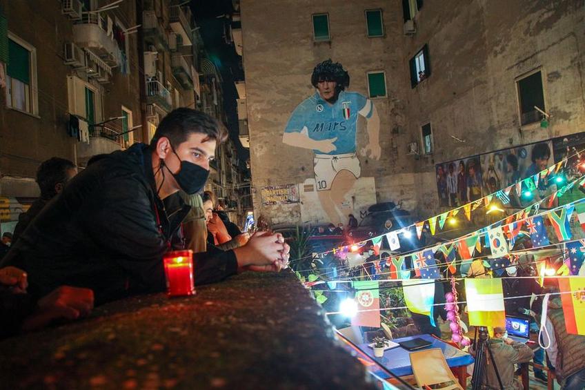 Diego Maradona, unul dintre cei mai mari fotbaliști din istoria fotbalului, s-a stins astăzi din viața, la 60 de ani.