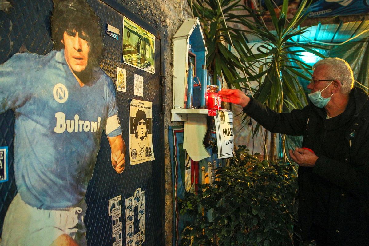VIDEO Clipul serii » Diego Maradona, imitat înaintea unui meci din Champions League