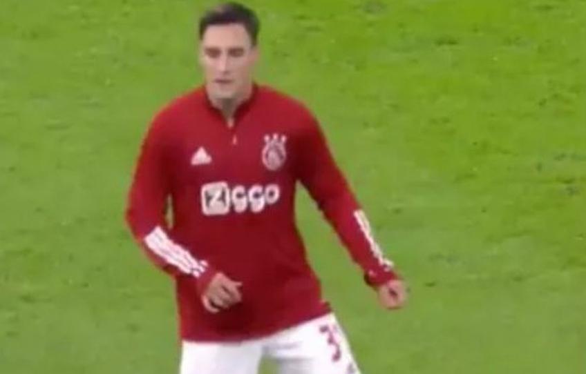 Diego Maradona a murit. Unul dintre cei mai mari fotbaliști din istorie s-a stins din viața astăzi, la 60 de ani. Înaintea meciului Ajax - Midtjylland din Liga Campionilor, argentinianul Nicolas Tagliafico l-a imitat pe El Pibe d'Oro.