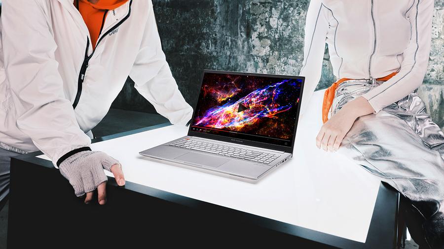 Creatorii de conținut mereu în mișcare au acum un companion de încredere în ASUS Vivobook Pro 14X OLED