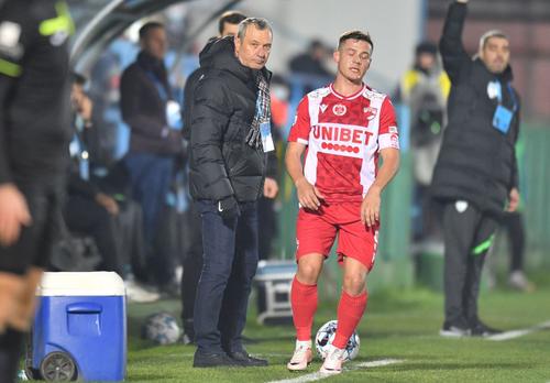 Mircea Rednic (59 de ani) l-a ajutat pe Adrian Mititelu (53 de ani) să-și facă echipă pentru Liga 1, iar acum cei doi prieteni sunt rivali în lupta pentru evitarea retrogradării.