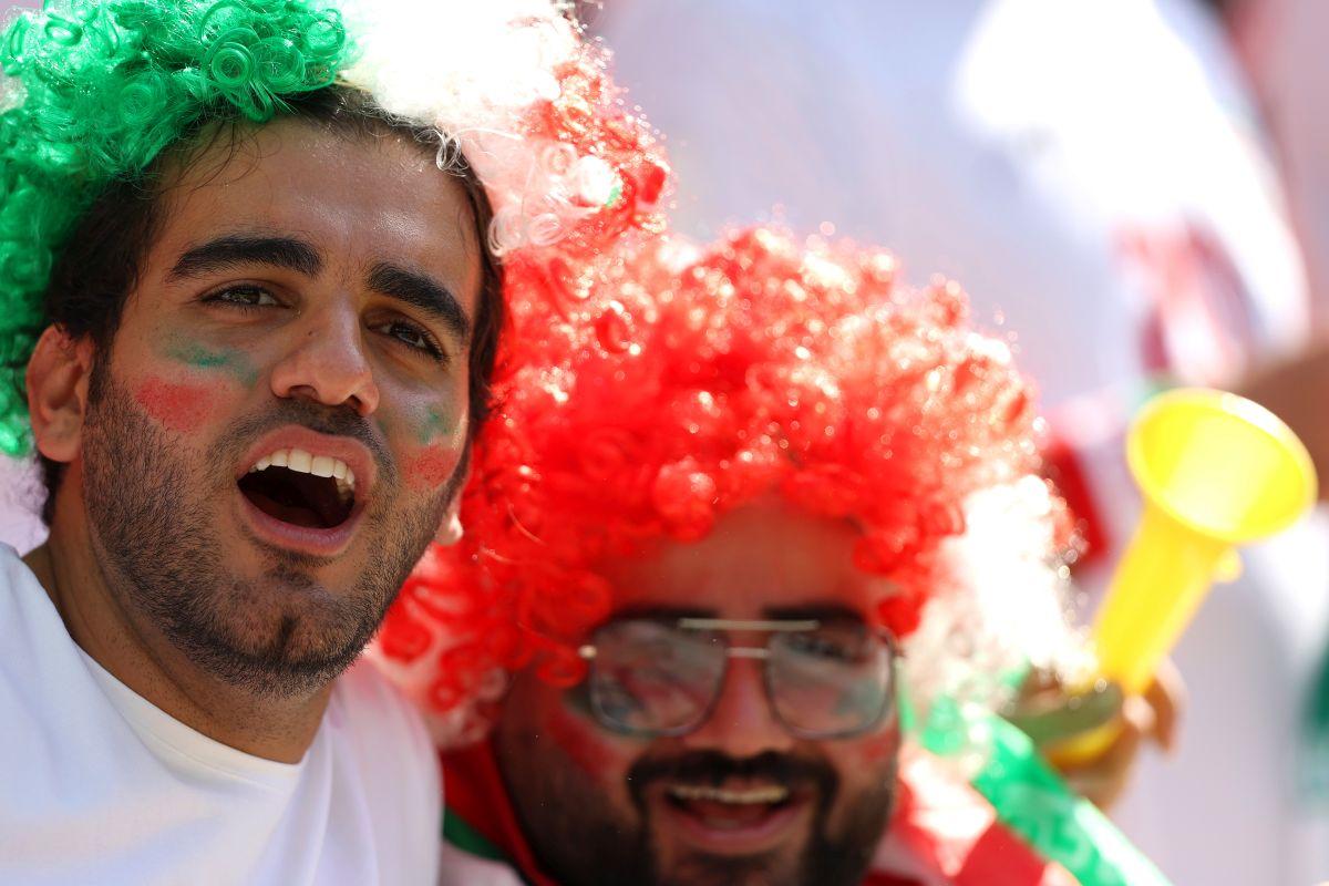 Emoționant! Râuri de lacrimi în tribune: iranienii s-au emoționatt la imn, în amintirea Mahsei Amini
