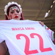 Suporterii Iranianului au oferit momente emoționante la startul meciului cu Țara Galilor de la Campionatul Mondial / Sursă foto: Guliver/Getty Images