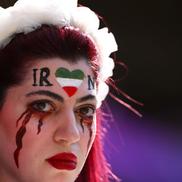 Suporterii Iranianului au oferit momente emoționante la startul meciului cu Țara Galilor de la Campionatul Mondial / Sursă foto: Guliver/Getty Images