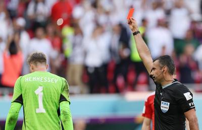 Primul cartonaș roșu de la Campionatul Mondial: fault violent în Țara Galilor - Iran!