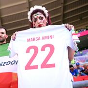 Suporterii Iranianului au oferit momente emoționante la startul meciului cu Țara Galilor de la Campionatul Mondial / Sursă foto: Guliver/Getty Images