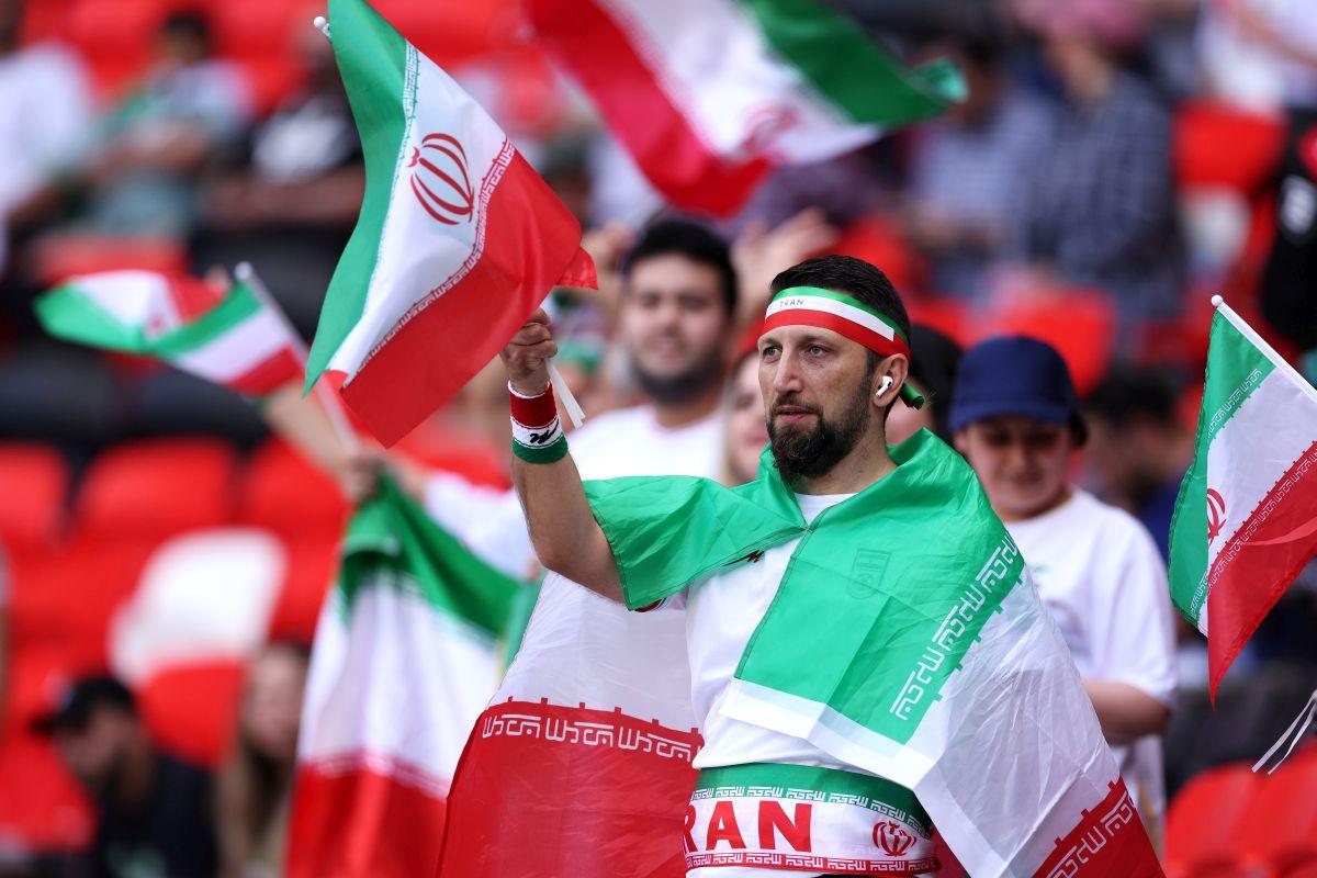Emoționant! Râuri de lacrimi în tribune: iranienii s-au emoționatt la imn, în amintirea Mahsei Amini