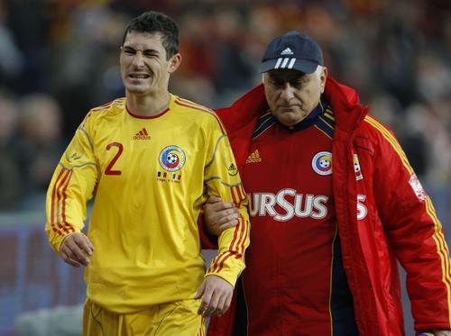 Marian Pleașcă (stânga) și Pompiliu Popescu (dreapta), în timpul amicalului Belgia-România, din 2011.
Foto: Arhiva GSP