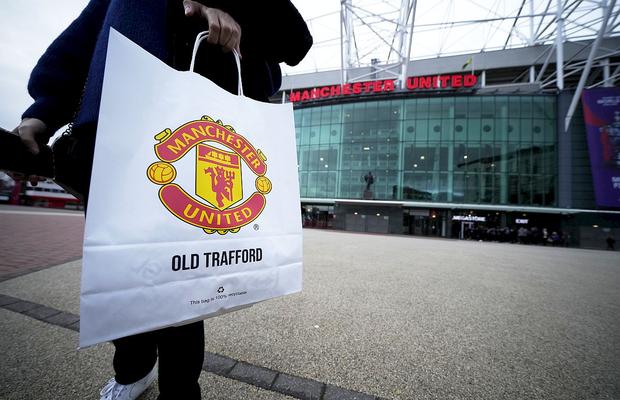 Un gigant prezent și în România, al 18-lea cel mai bogat om din lume, vrea să cumpere Manchester United!