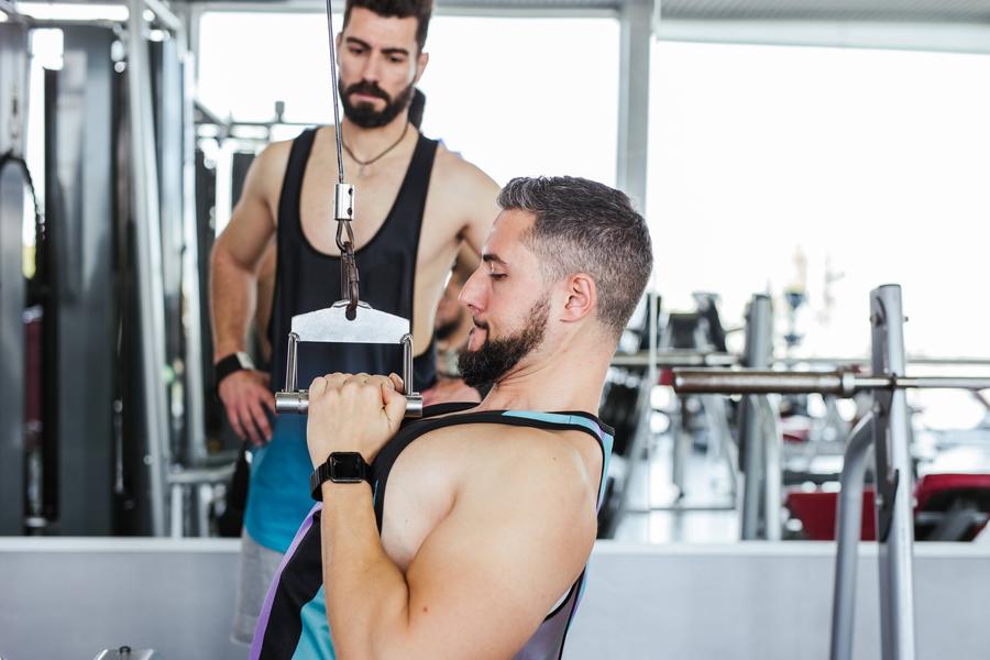 Antrenamentele de forță ajută la prevenirea degradării oaselor De ce e bine să facem mișcare. Ce legătură există între exercițiile fizice și depresie, diabet și cancer
