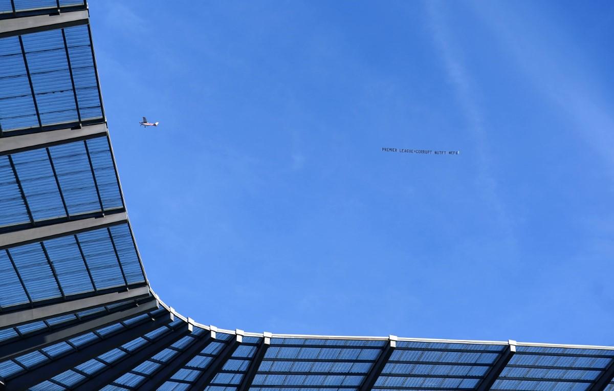 Protest inedit al fanilor lui Everton la Manchester City - Liverpool » Au închiriat un avion care să zboare cu un mesaj deasupra stadionului