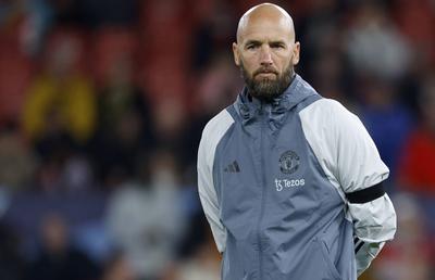 Ten Hag va fi înlocuit de un antrenor care în 2013 era să moară pe bancă