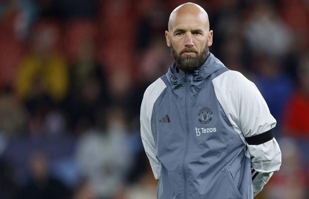 Ten Hag va fi înlocuit de un antrenor care în 2013 era să moară pe bancă