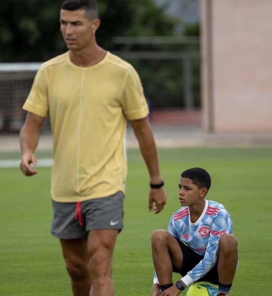 Cristiano Ronaldo Jr., în tricoul lui Manchester United / FOTO: Imago 6 țări de pe 4 continente îl vor pe fiul lui Cristiano Ronaldo la națională! Motivul pentru care Anglia l-a pierdut