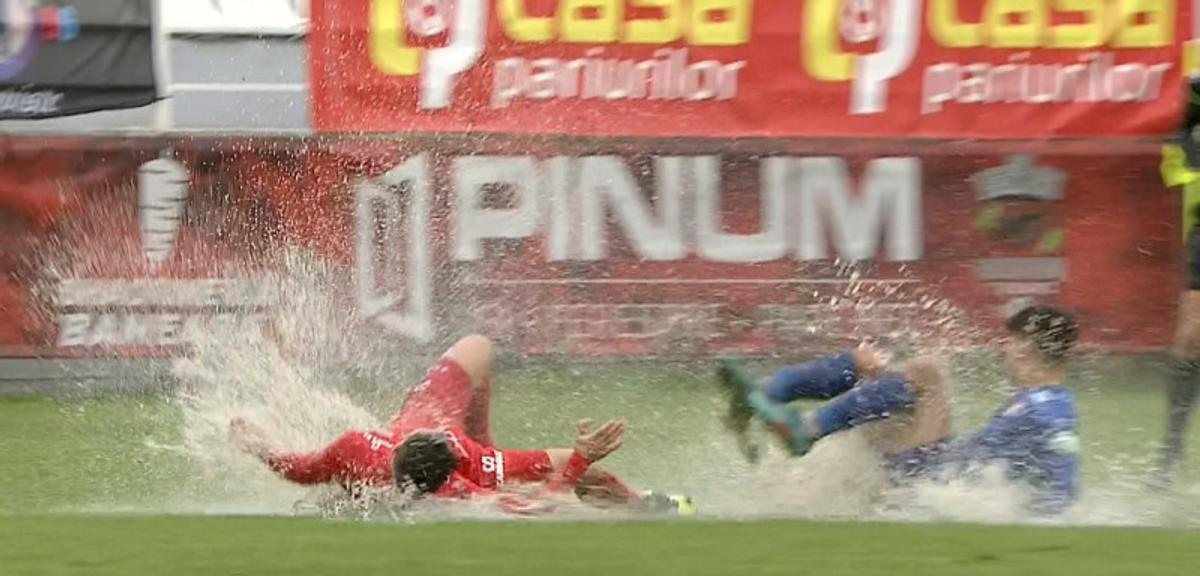 Haz de necaz în Liga 2: „Bine că nu s-au înecat” » Meci jucat în condiții imposibile