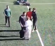 Caz uluitor în Spania! » O femeie a intrat pe teren și l-a plesnit pe arbitru