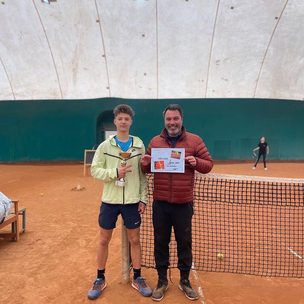 Cum arată „Tennis Club by the Lake”, clubul de tenis deținut de fiul lui Călin Georgescu