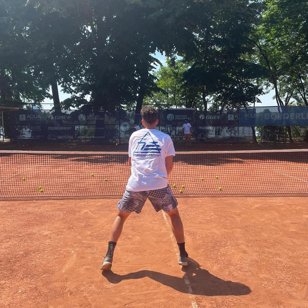 Cum arată „Tennis Club by the Lake”, clubul de tenis deținut de fiul lui Călin Georgescu