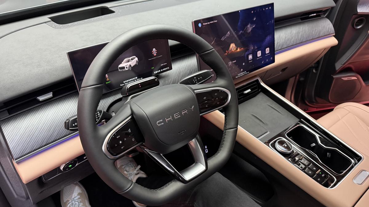 Mașina care vrea să schimbe regulile jocului în România: SUV hibrid premium sub prețul unui BMW X3 second-hand
