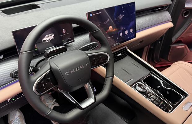 Mașina care vrea să schimbe regulile jocului în România: SUV hibrid premium sub prețul unui BMW X3 second-hand
