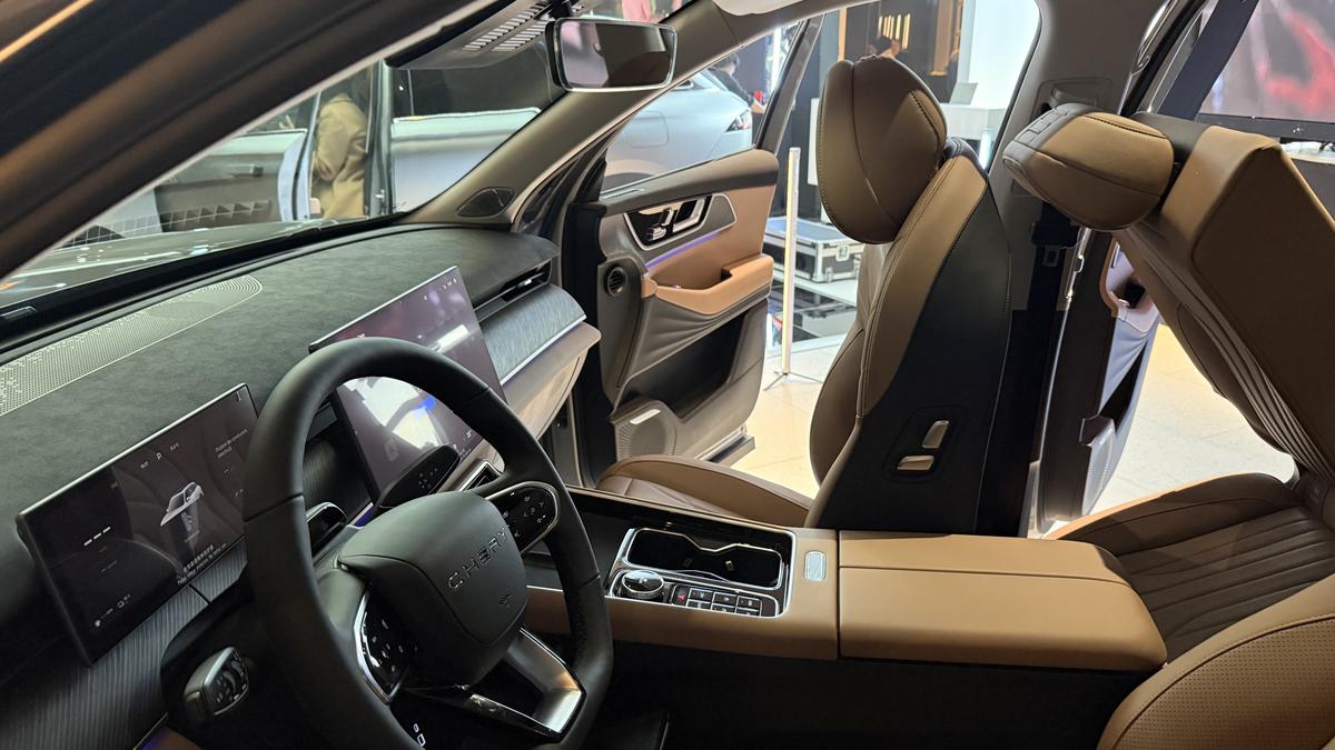 Mașina care vrea să schimbe regulile jocului în România: SUV hibrid premium sub prețul unui BMW X3 second-hand