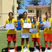 Ema Năstăsie, a doua din stânga, premiată la tabăra de vară organizată de FRF / Sursă foto: Facebook@ FC Argeș