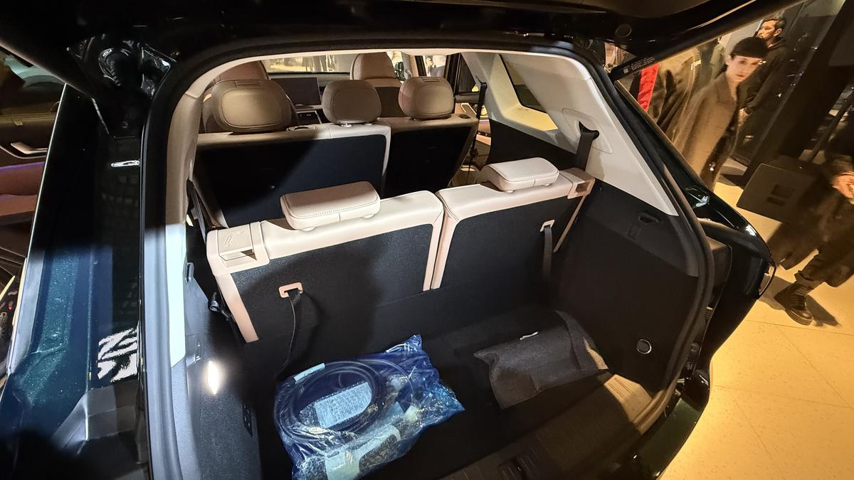 Mașina care vrea să schimbe regulile jocului în România: SUV hibrid premium sub prețul unui BMW X3 second-hand