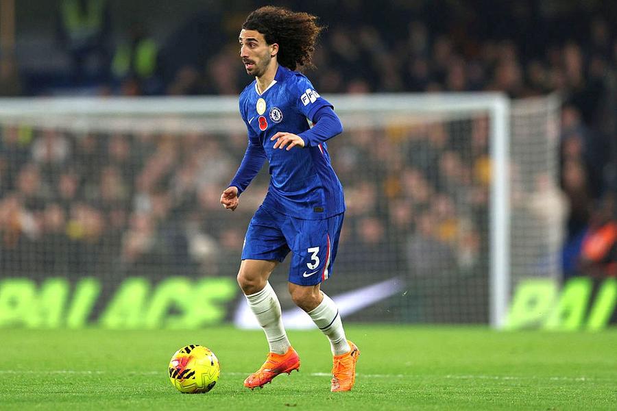 Cucurella, titular în Chelsea - Barcelona/ foto Guliver/GettyImages Barcelona și Atletico Madrid concurează pentru transferul internaționalului spaniol