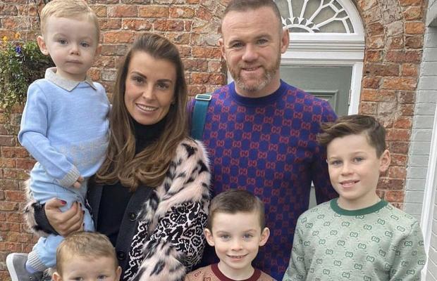„Moșulețul” Wayne Rooney » A postat o poză de familie și toată lumea s-a mirat de cum arată: „Îmbătrănești și tu, frate!”