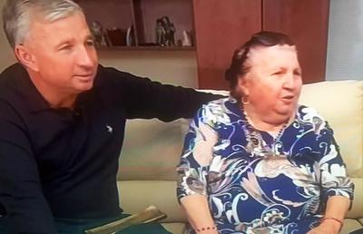 Ipostază rară: Dan Petrescu la braț cu mama lui, în direct la TV: „Nu vreau să mai plece din România” + „Știți ce le-am spus nepoatelor mele despre el?”