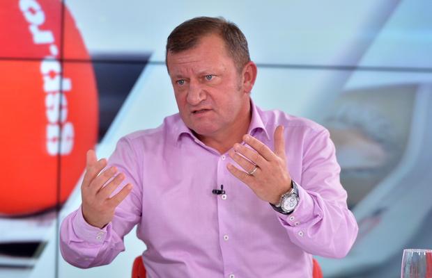 EXCLUSIV. Cum i-a dat țeapă Christoph Daum lui Dorinel Munteanu: „Am stat trei ore cu el la Hilton, după i-am dat mesaj: «Nu te mai ținem mult p-aici!»”