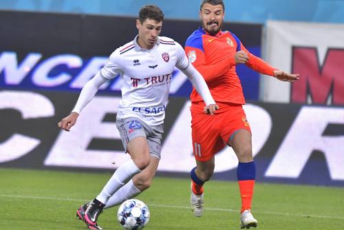Bogdan Racovițan, în duel cu Constantin Budescu // foto: Imago Images