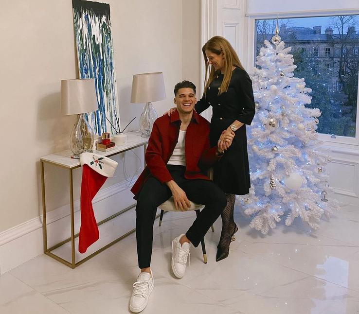 Ianis Hagi, alături de mama lui // sursă foto: Instagram @ ianishagi