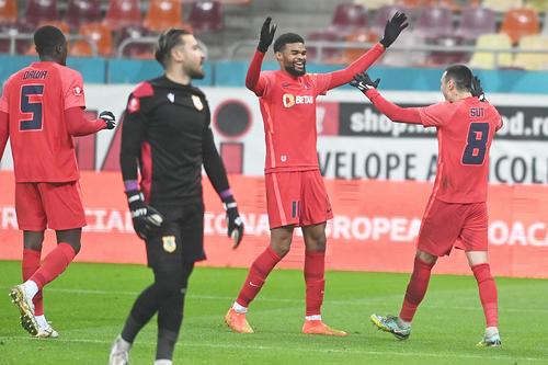 Adrian Șut poartă numărul 8 la FCSB // sursă foto: Imago Images