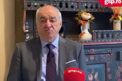 Ajuns la 75 de ani, Viorel Hizo a vorbit pentru Gazetă în cadrul unui interviu-eveniment și despre perioada comunismului. La Revoluție, „Dulăul” era antrenor la Inter Sibiu, club susținut de Nicu Ceaușescu, al 3-lea fiu al lui Nicolae Ceaușescu.