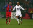Bănel Nicoliță și Roberto Carlos în duel pe Ghencea la un meci din Champions League