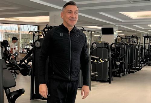 Ilie Dumitrescu (54 de ani) și Ianis Hagi (25 de ani) s-au întâlnit la sala de forță, chiar în Ajunul Crăciunului.