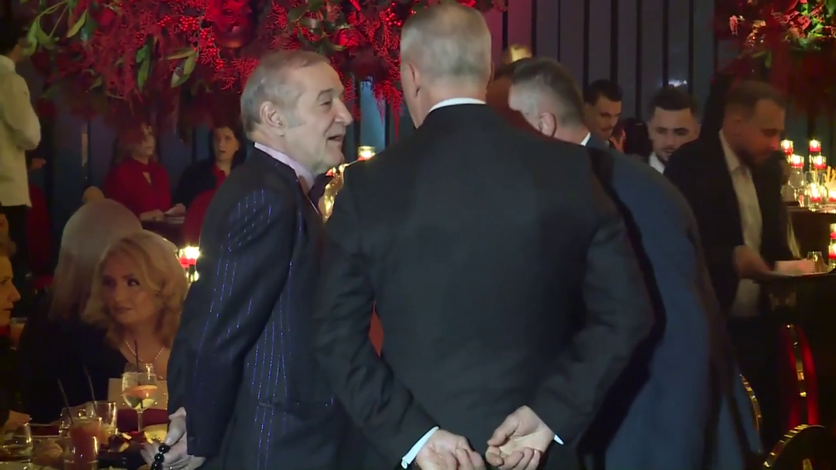 Direct de pe podium! Cât a costat rochia purtată de Elena la cununia cu Ianis Hagi