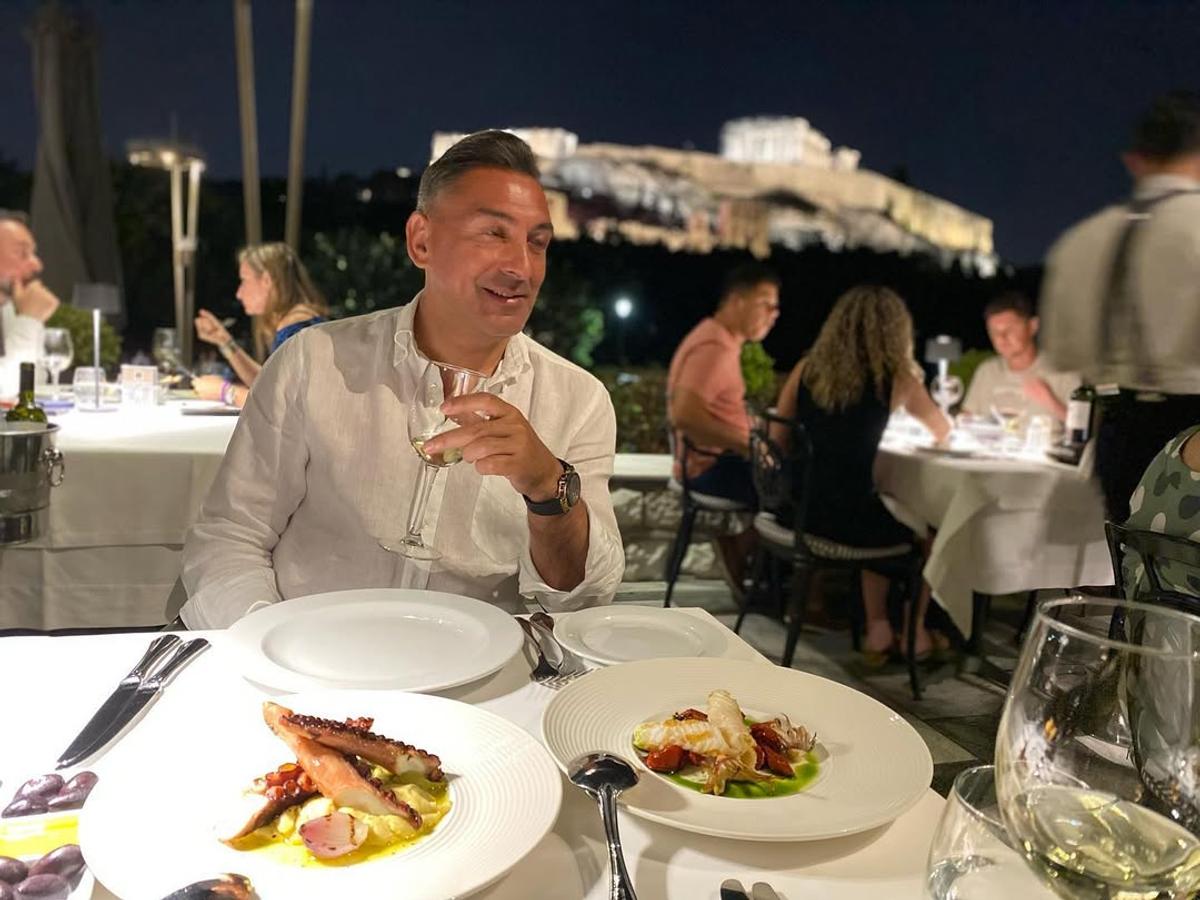 „Pe ăsta îmi place să îl port la «seaside»” » Ilie Dumitrescu și-a etalat ceasurile de lux: „Eu când mă uit la o persoană, mă pun la masă și văd…”