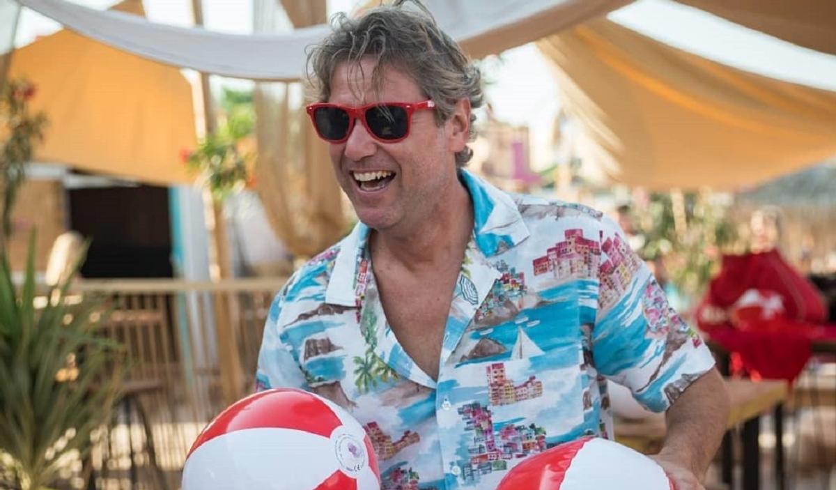 Florin Răducioiu a apărut lângă o blondă în noaptea dintre ani! Cine e femeia de care e îndrăgostit fostul internațional