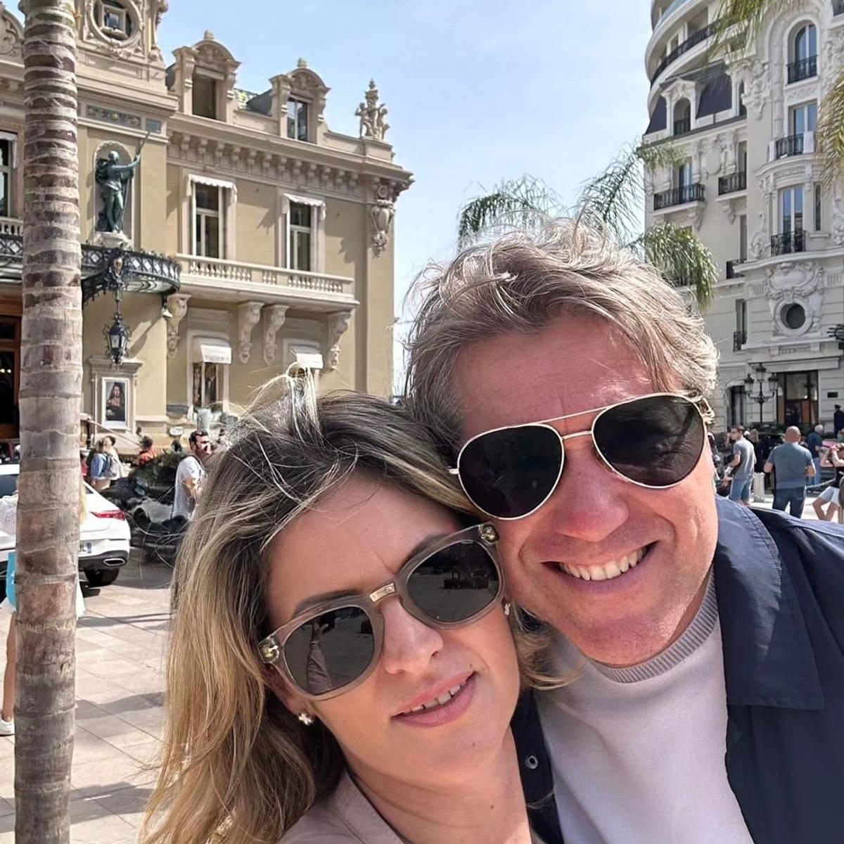 Florin Răducioiu a apărut lângă o blondă în noaptea dintre ani! Cine e femeia de care e îndrăgostit fostul internațional