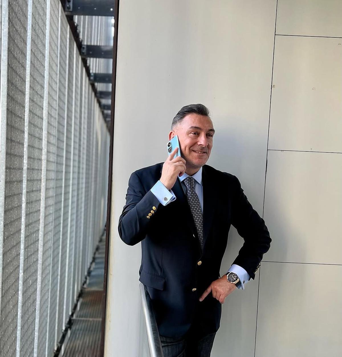„Pe ăsta îmi place să îl port la «seaside»” » Ilie Dumitrescu și-a etalat ceasurile de lux: „Eu când mă uit la o persoană, mă pun la masă și văd…”