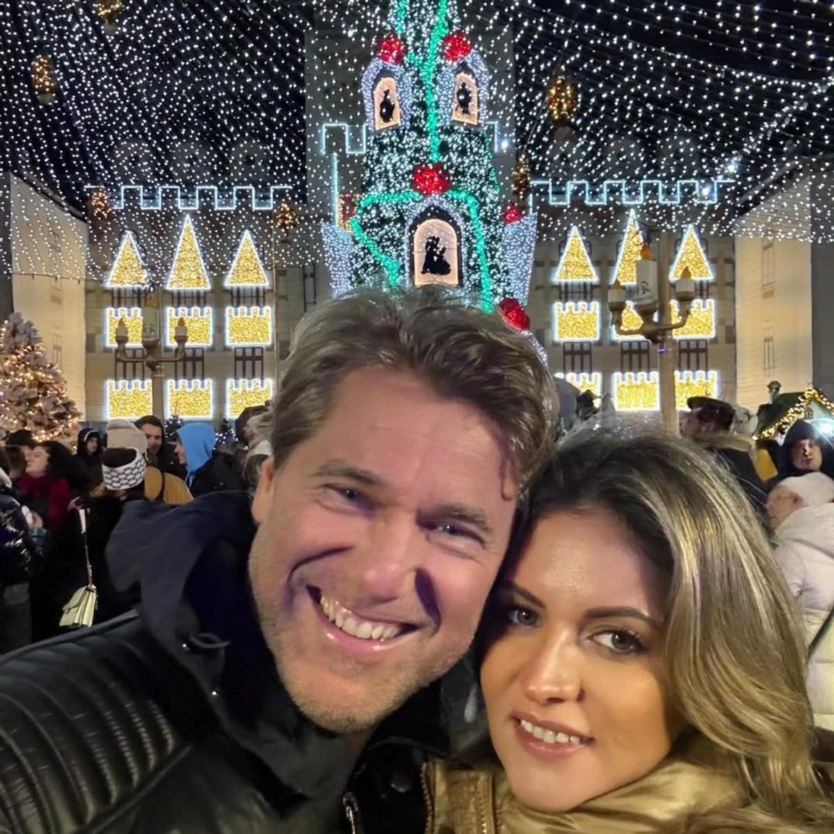 Femeia misterioasă alături de care își petrece Crăciunul Florin Răducioiu: „Love you”. Cum și-au decorat casa de Sărbători