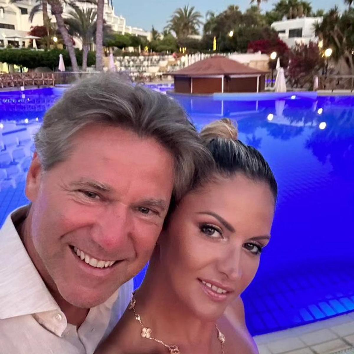 Femeia misterioasă alături de care își petrece Crăciunul Florin Răducioiu: „Love you”. Cum și-au decorat casa de Sărbători